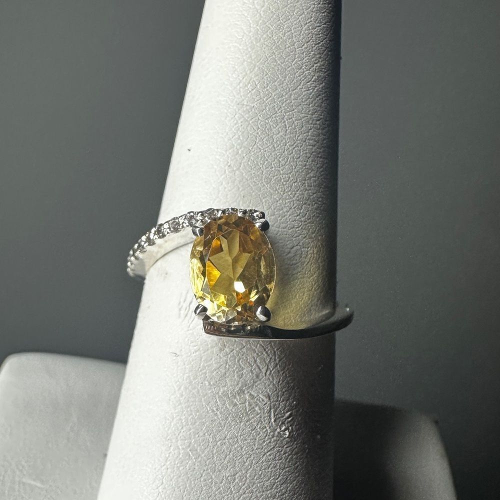 NWOT oval cut Citrine with accent cz diamonds in sterling silver ring!